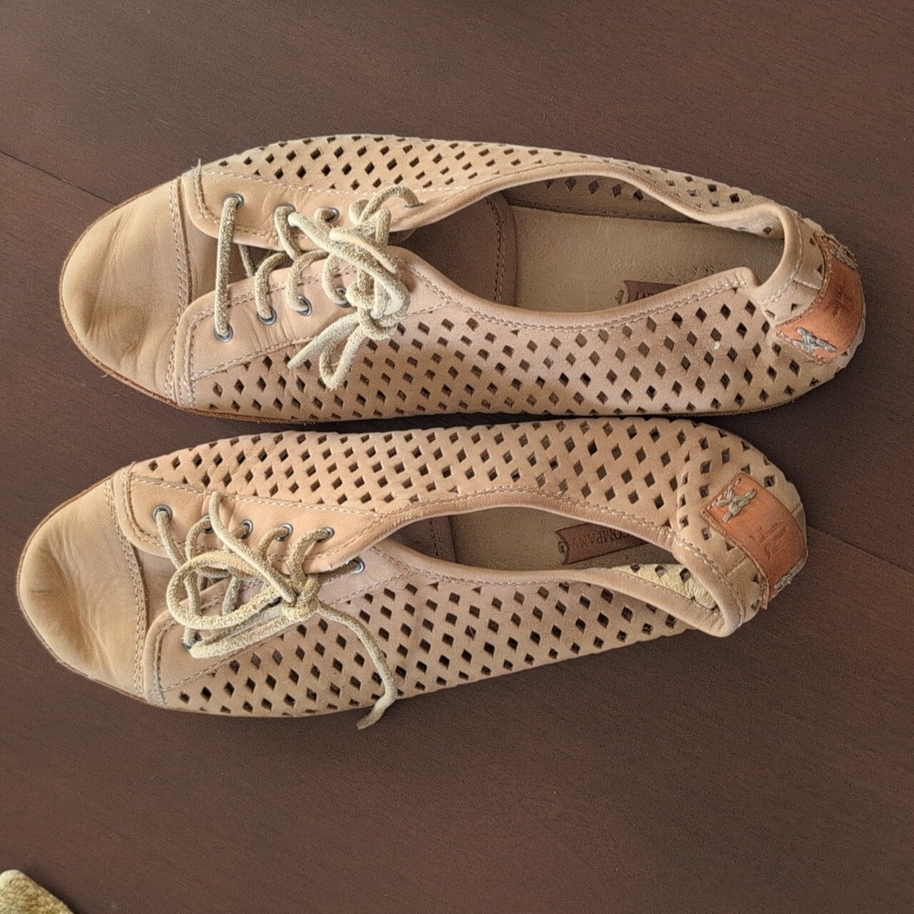 Frye leather cutout flats W 10
